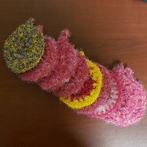 Dishwashing scrubbing pads